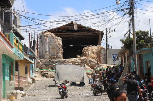 Los temblores del 8 de julio pasado hicieron que la fachada de la iglesia El Calvario se derrumbara. (Foto: Renato Melgar)