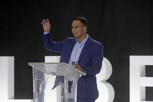 Daniel Cabrera habló sobre temas políticos y sociales durante el festival. (Foto: Orlando Chile/Soy502)