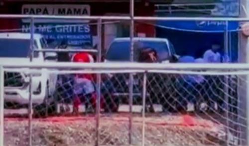 Un jugador del equipo rival fue agredido tras los disparos al suelo. (Imagen: captura de pantalla/ Nuestro Diario)