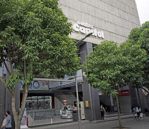 Edificio del Cine Capitol (el único que continúa en funcionamiento).