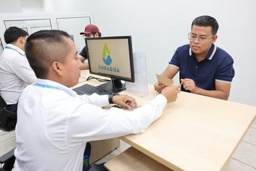 Desde ya se espera a los vecinos para ser atendidos por el personal capacitado. (Cortesía Municipalidad de Guatemala)