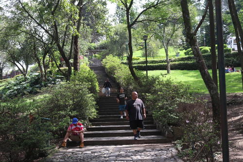 Por los graderíos empedrados se puede recorrer el lugar.  (Foto: Héctor Gómez/Colaborador