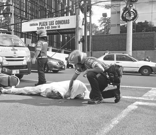 Según el reporte de bomberos el ataque armado se originó de una pelea entre conductores. (Foto: Bomberos Municipales)
