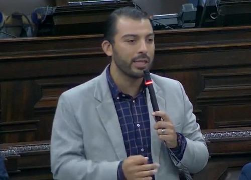 El diputado Napoleón Rojas propuso la aprobación de urgencia nacional de la ley de la Biblia. (Foto: Soy502)