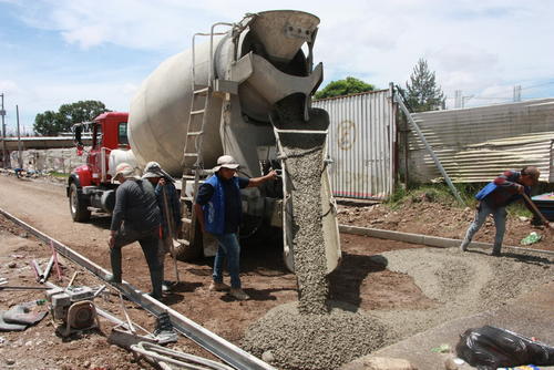 Personal de la empresa constructora espera que el clima no afecte las labores. (Foto: Mario Equité/Colaborador)