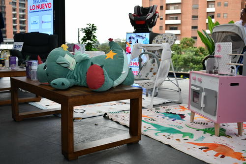 Max, marketplace, plataforma digital, catálogo, compra en línea, tecnología, belleza, moda, Guatemala, Soy502