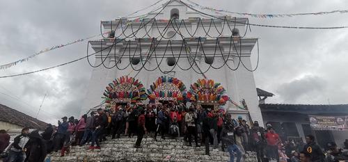 En el templo de Santo Tomás Apóstol colocan las tres imágenes grandes de las 14 cofradías, que son San José, San Sebastián y Santo Tomás Apóstol. (Foto: Servando Conoz/Colaborador)