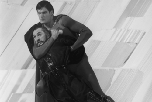 El actor, junto a Christopher Reeve, en la cinta Superman II (1980). (Foto: Archivo)