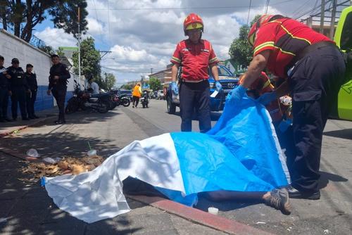 Cuidador, ataque, mujer, armado