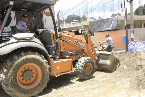 Con maquinaria trabajan en diferentes calles para poder avanzar. (Foto: Mario Equité/Colaborador)
