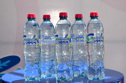 Agua Pura Salvavidas, Fundecán, campaña, cáncer de mama, detección temprana, autoexamen, tapa rosada, Guatemala, Soy502