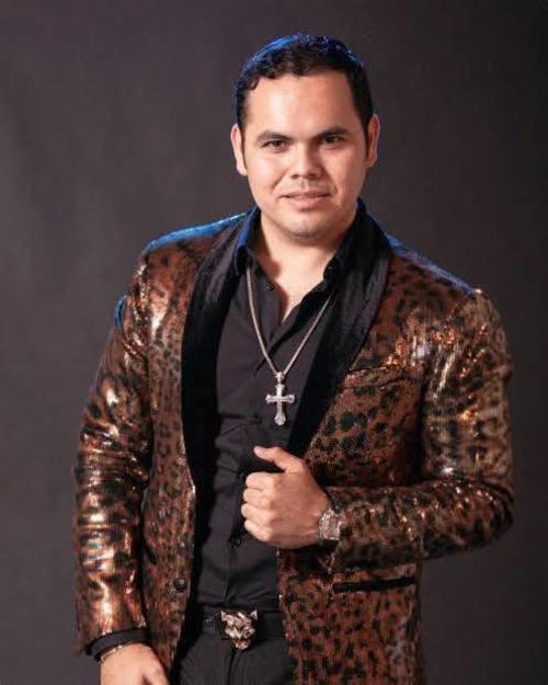 Horas antes de su asesinato el cantante mostró un regalo adelantado por su próximo cumpleaños el 16 de septiembre. (Foto: vía TVP)