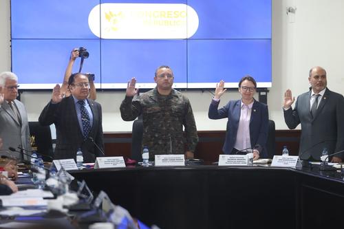 Los ministros de Energía, Defensa y Ambiente (en orden de izquierda a derecha) explicaron a diputados cómo gestionarán los recursos que dejó Perenco, tras su cese de operaciones. (Foto: Congreso)