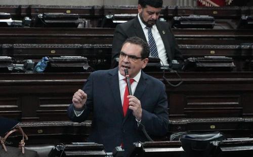 El diputado Boris España reafirmó su apoyo al STEG, mediante la presentación de una iniciativa de ley en su favor. (Foto: Wilder López/Soy502)