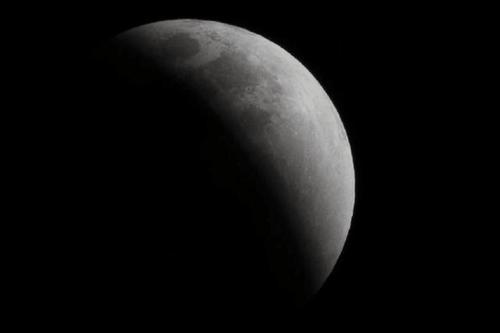 La tercera luna nueva es conocida como luna negra. (Foto: X)