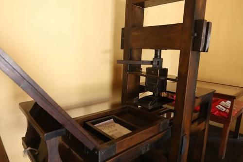 Su misión es resguardar y exhibir valiosos testimonios de la historia escrita de Guatemala, entre ellos el primer libro impreso en el país. (Foto: Cortesía/Museo del Libro Antiguo)