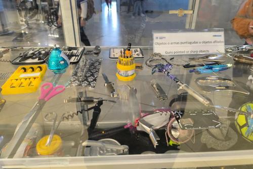 Objetos puntiagudos y afilados que han sido retenidos en el aeropuerto La Aurora. (Foto: DGAC)