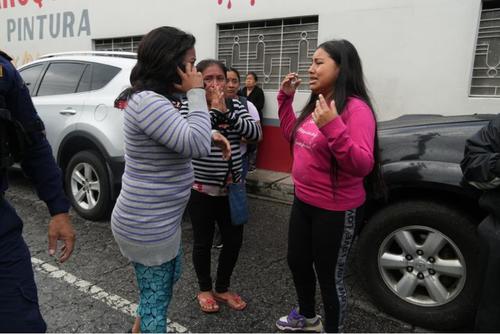 Algunas madres de los jóvenes retenidos en "CER I" se hicieron presentes solicitando información de sus hijos. (Foto: Wilder López/colaborador)