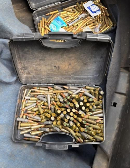 La mujer pretendía dejar una encomienda a su esposo quien lleva 13 años en prisión por robo y secuestro. (Foto: PNC)