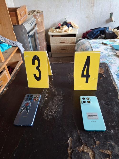 También, fueron incautados dos teléfonos celulares durante el allanamiento. (Foto: PNC)