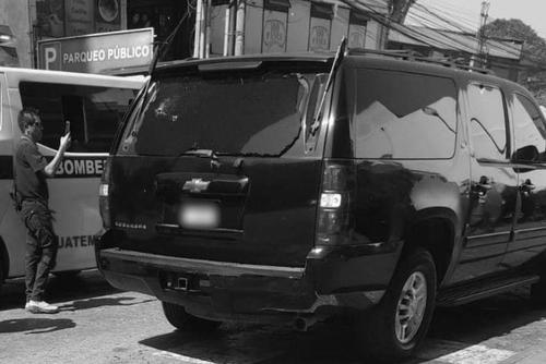 Este es el vehículo en el cual viajaba la fiscal Miriam Reguero cuando fue atacada a balazos. (Foto: Archivo/Soy502)