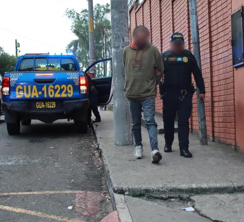 Aroldo fue capturado después de una denuncia por el robo de una camioneta en San Cristobal. (Foto: PNC)