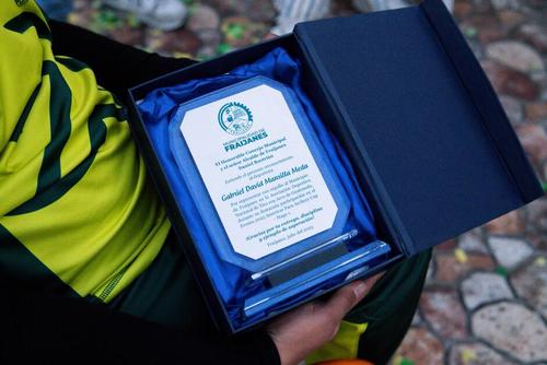 Esta fue una plaqueta obtenida en la Municipalidad fraijaneca en homenaje por su logro. (Foto: Carmen Ordóñez/Colaboradora)