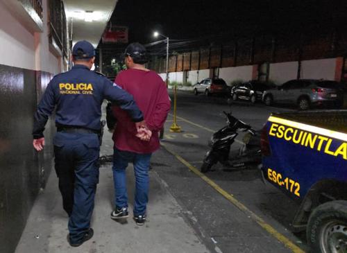 Carlos "N" fue detenido en la avenida Centro América. (Foto: PNC)