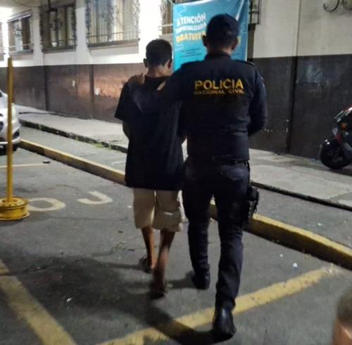 Wilber "N" fue detenido en la zona 1 de Sipacate. (Foto: PNC)