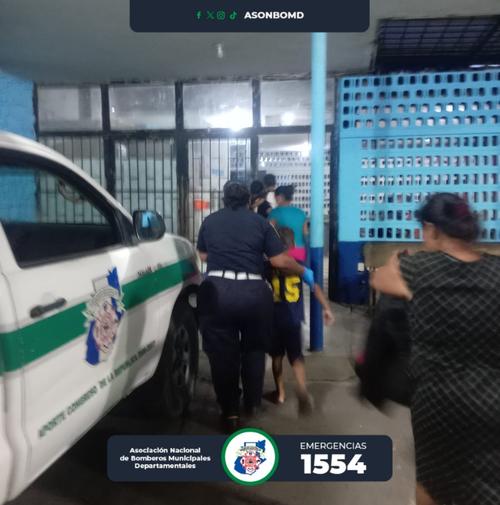 Los menores fueron atendidos y trasladados al puesto de salud por los Bomberos Municipales Departamentales. (Foto: ASONBOMD)