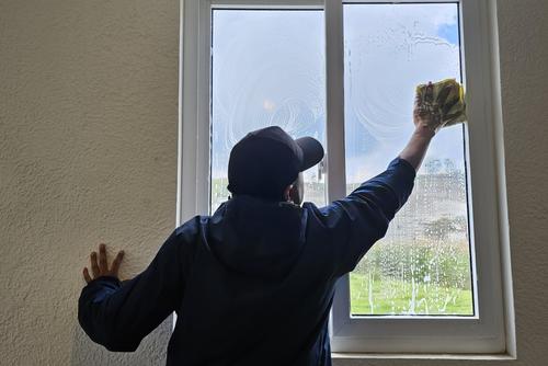 Se debe programar de una forma periódica la limpieza de las ventanas por lo menos una vez a la semana. (Foto: Oswaldo Cop/Colaborador)