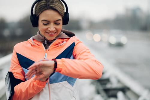 Caminar con propósito puede transformar tu bienestar diario. (Foto: Shutterstock)
