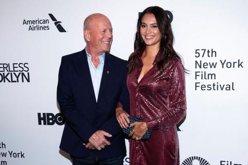 Bruce Willis ya no vive en su hogar habitual por motivos de salud. (Foto: X)