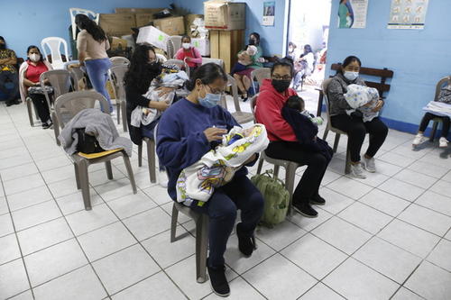 Los bebés deben ser vacunados en sus primeros seis meses de vida para prevenir la enfermedad. (Foto: MSPAS)