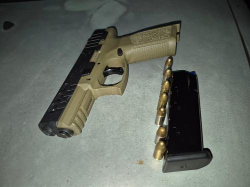 Esta es el arma que se le decomisó al piloto del bus. (Foto: PNC)