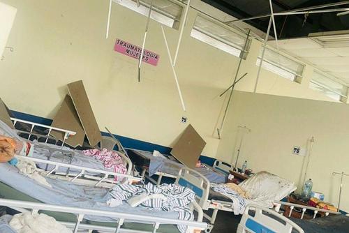 Autoridades de Salud establecieron un plan de atención para los vecinos de Amatitlán, después del colapso de algunas áreas del hospital local. (Foto: Cortesía/Dulce María)