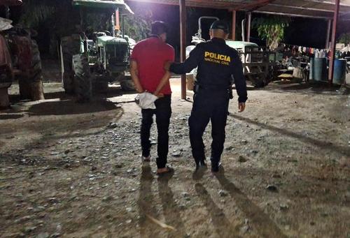 El detenido fue identificado como Axel "N" de 42 años. (Foto: PNC)