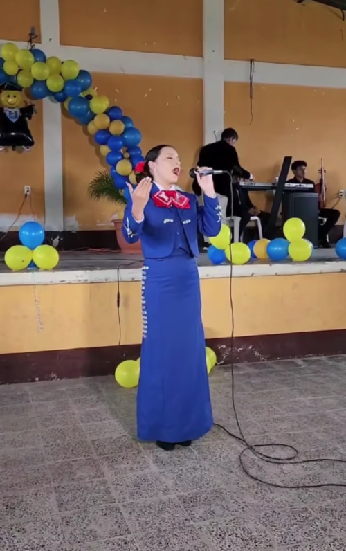 Nivia tiene una privilegiada voz, ha interpretado música ranchera y ha cantado en una marimba.