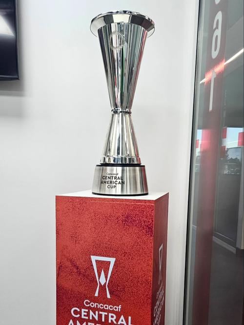 Xelajú y Alajuelense pelearán por este trofeo, que les permitirá reinar en el futbol centroamericano. (Foto: La Red)