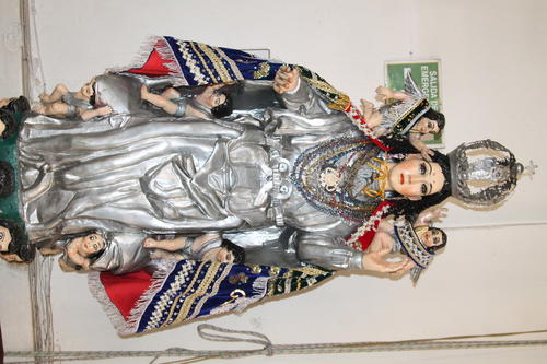 La réplica la protegen los ancianos en una cofradía. (Foto: Alfonso Guárquez/Colaborador)