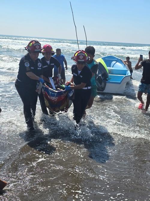 Elementos de Bomberos Municipales Departamentales recuperaron el cuerpo de Miguel Alejandro Morales Cox de 14 años (Foto: ASONBOMD)