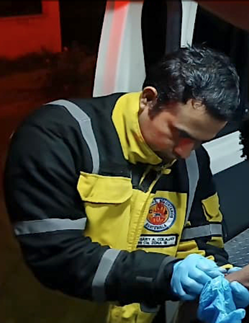 Afortunadamente los vecinos alertaron al cuerpo de socorro y el hombre fue salvado. (Foto: Victor Ovando/ CVB)