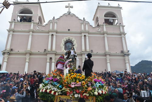 El imponente templo es abarrotado en la feria patronal dedicada a San Miguel Arcángel. (Foto: José García/Colaborador)