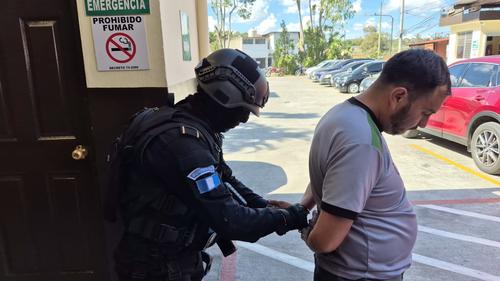 El detenido fue identificado como Ángelo Manfredy Martínez Trejo. (Foto: PNC)