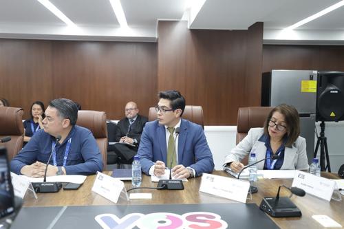 Las autoridades de la CDAG Las autoridades fueron cuestionadas sobre la presunta protección de los intereses de la empresa contratista y no a los deportistas guatemaltecos. (Foto: Congreso Guatemala) 
