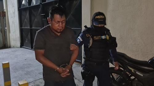 Autoridades descubrieron que contaba con orden de captura. (Foto: PNC)