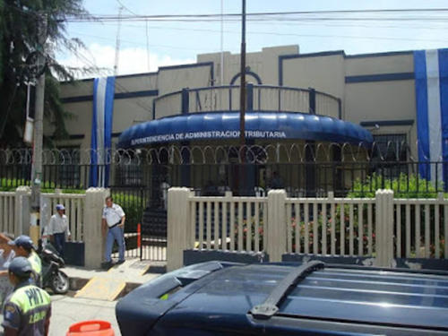 La SAT de Zacapa brinda acompañamiento para facilitar gestiones tributarias a los contribuyentes. (Foto: Carlos Monroy/Colaborador)
