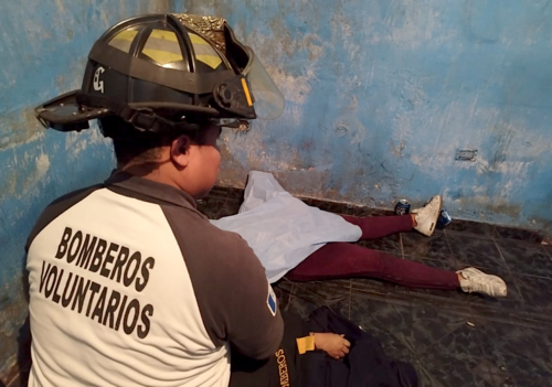 Según algunos indicios la mujer trabajaba en alguna cafetería o comedor. (Foto: Hans Lemus/CBV)