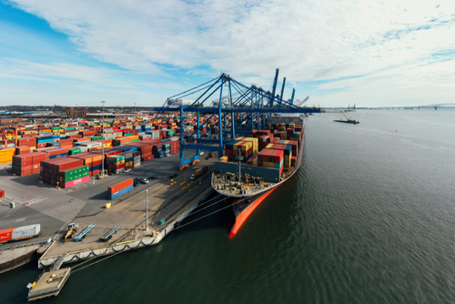 En primer lugar de los destinos en cuanto a exportaciones, est&aacute; el resto del istmo, seguido de Estados Unidos. (Foto: Canva/Soy502)