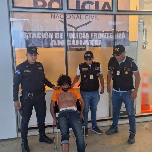Carlos Humberto Luna Minero fue entregado a la polic&iacute;a salvadore&ntilde;a por la frontera Anguiatu, Concepci&oacute;n Las Minas, Chiquimula. (Foto: PNC)